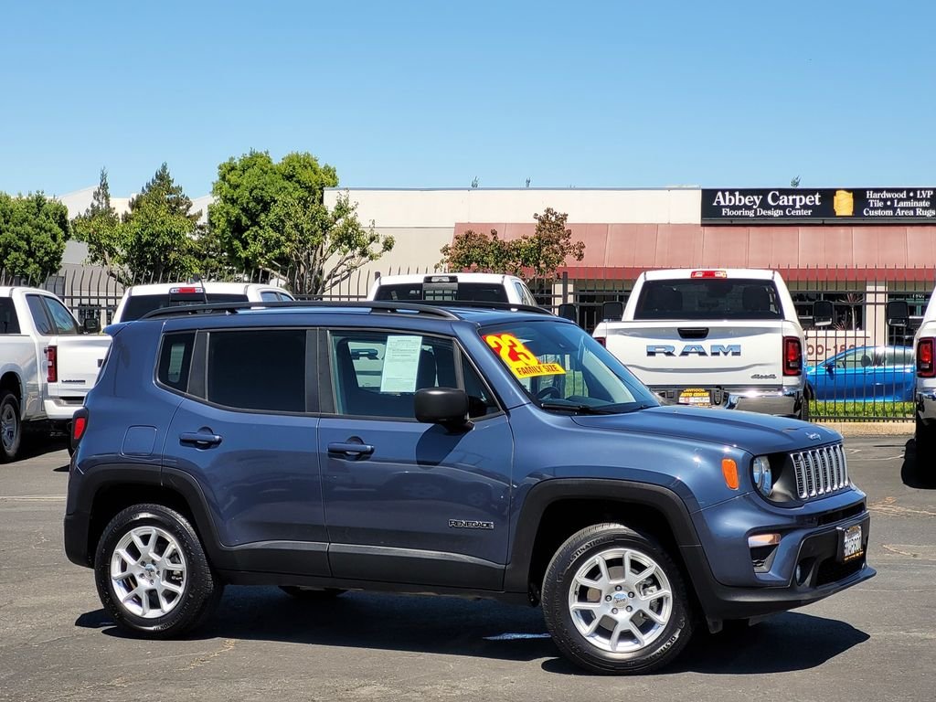 Used 2023 Blue Jeep Latitude image 3