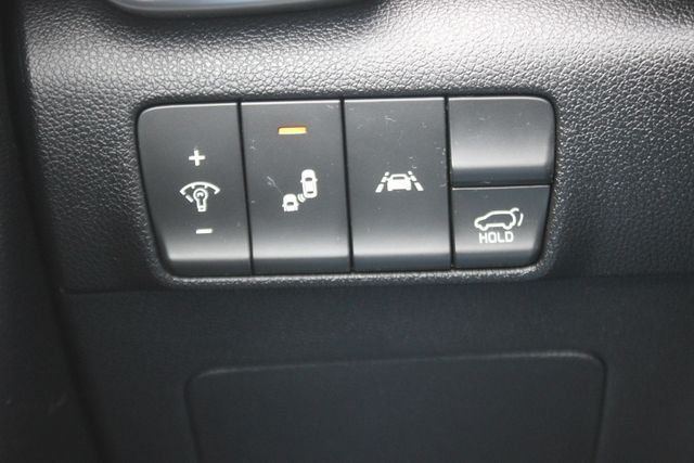 Used 2022 Red Kia EX image 17
