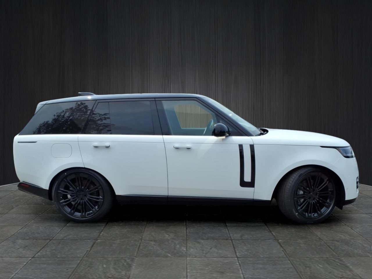 New 2026 Fuji White LAND ROVER SE image 2