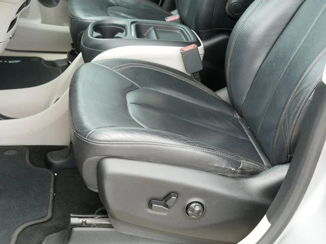 Used 2017 Silver Chrysler Premium image 14