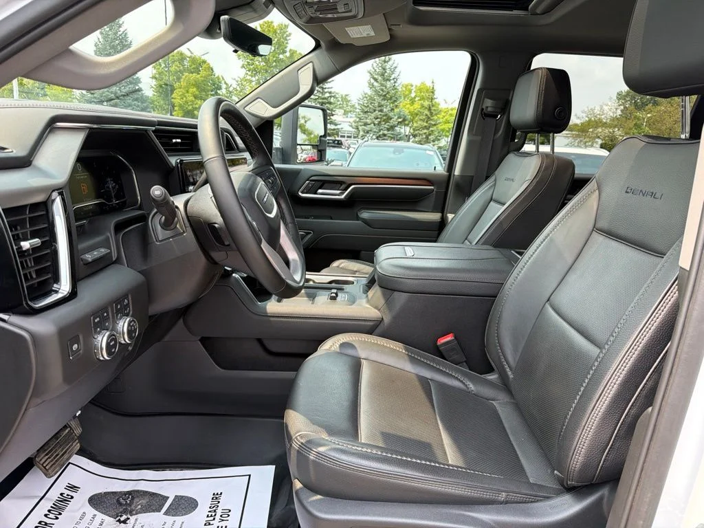 Used 2025 White GMC Denali image 11