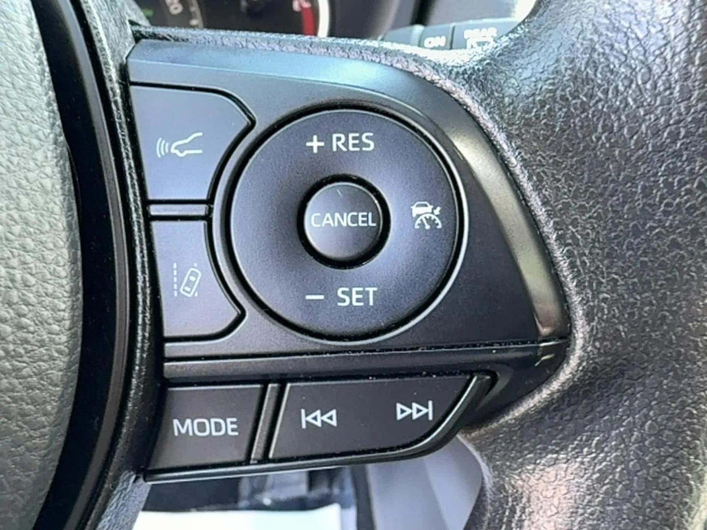 Used 2025 White Toyota XLE image 14