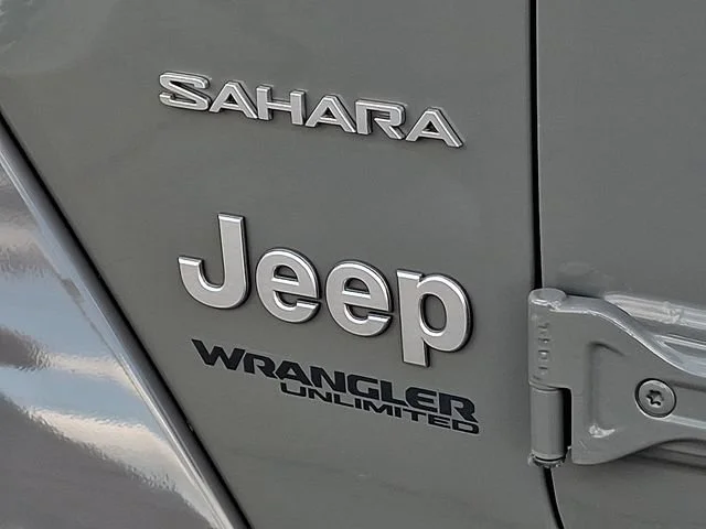 Used 2018 Gray Jeep Sahara 4x4 image 30