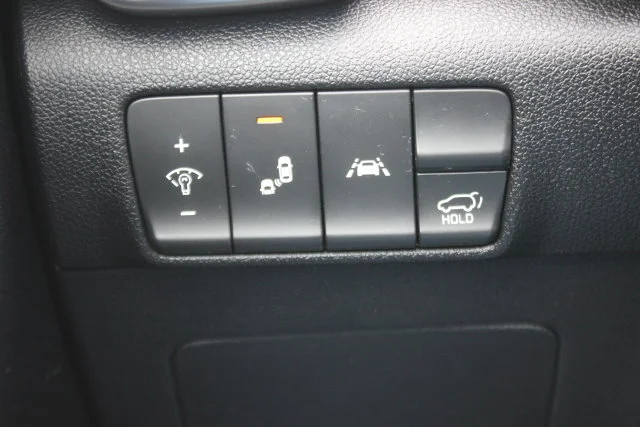 Used 2022 Red Kia EX image 17