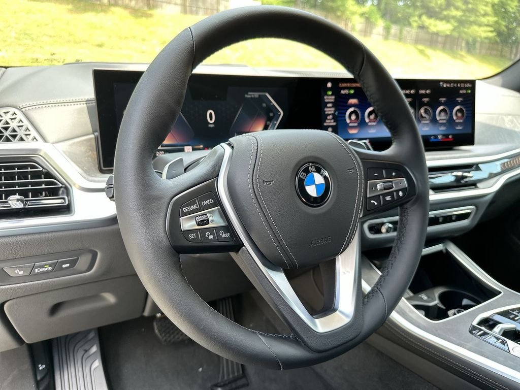 Used 2024 Gray BMW xDrive40i image 37