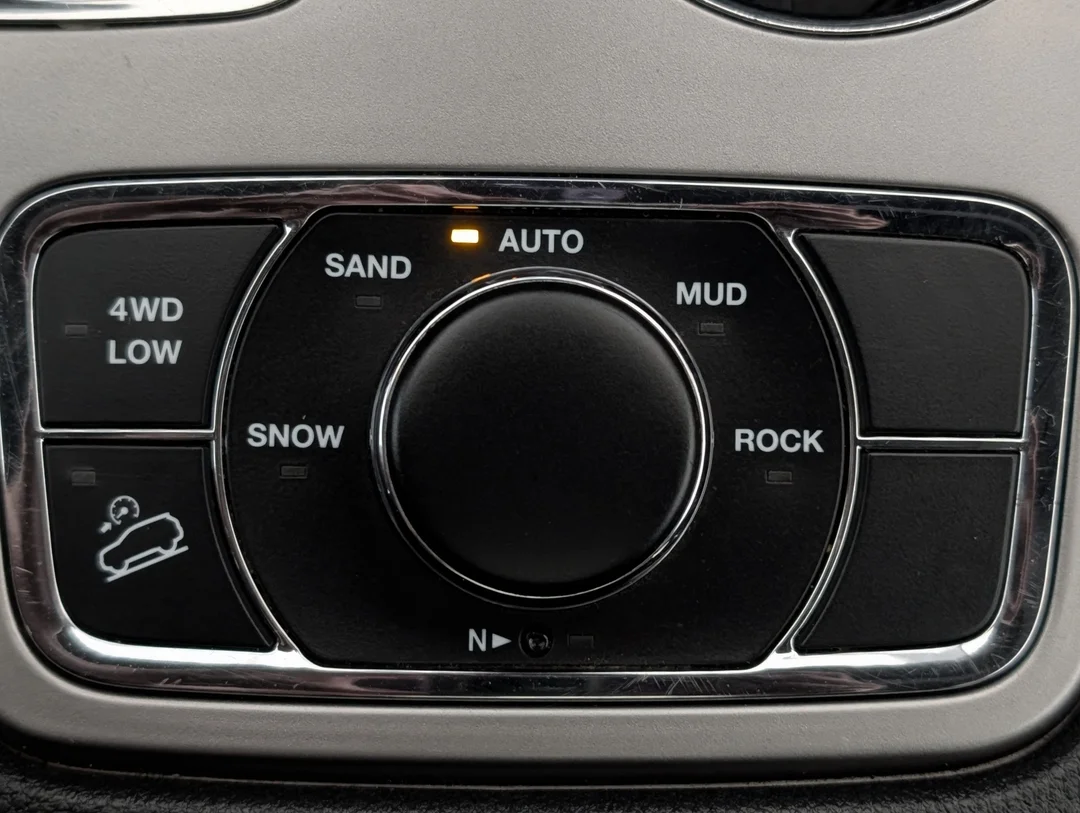 Used 2020 Black Jeep Altitude - - 4x4 - Leather Seats - Power Sunroof - Navigation & More! image 21