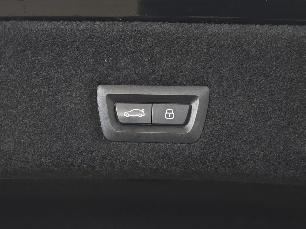 Certified Used 2024 Black Sapphire Metallic BMW 740i image 28