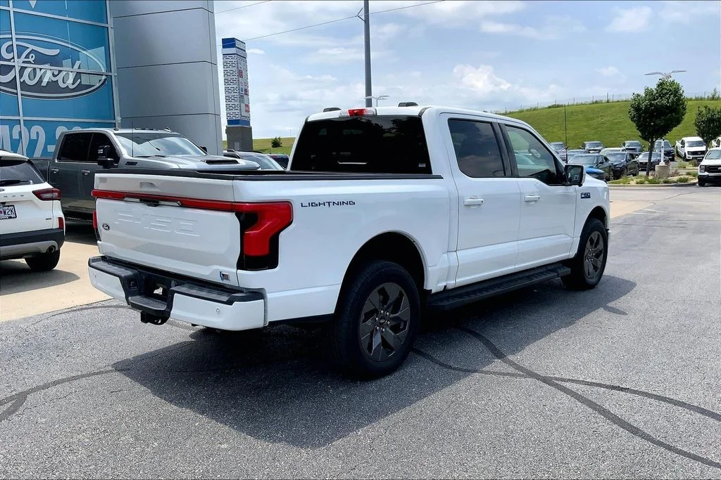 Used 2024 White Ford Lariat image 6