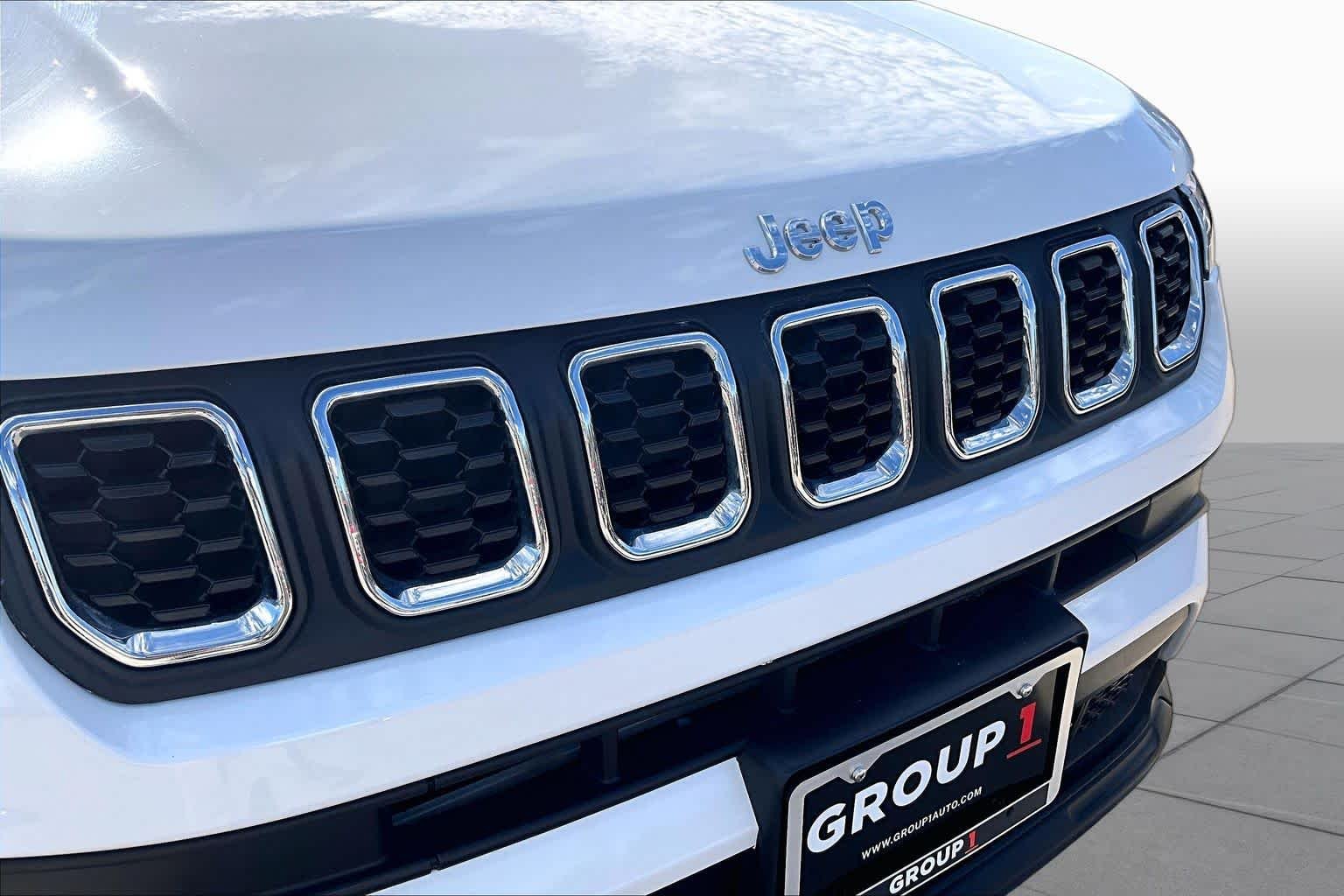 Used 2024 Bright White Clearcoat Jeep Latitude image 30