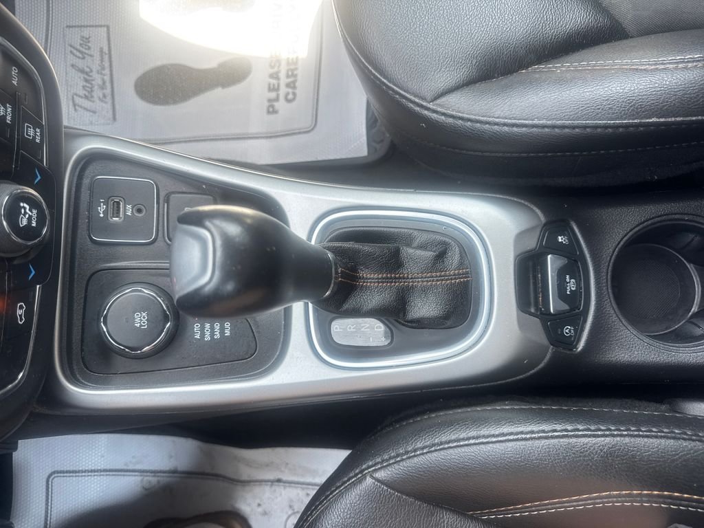 Used 2020 Green Jeep Latitude image 25