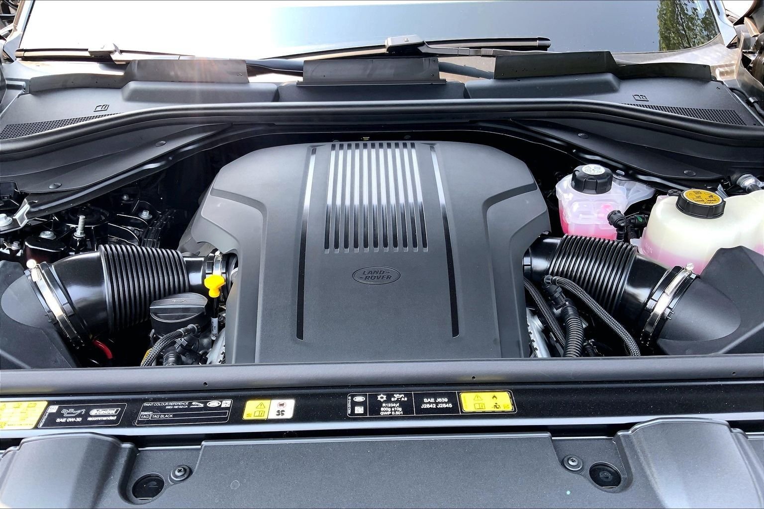 New 2026 Santorini Black Land Rover SE image 16