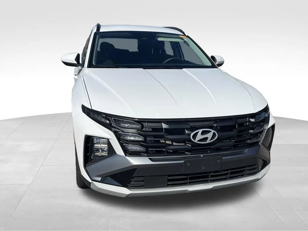 Used 2025 White Hyundai SEL image 29