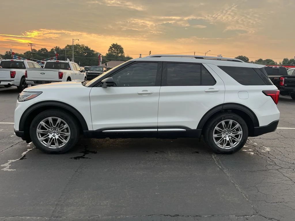 New 2026 Star White Metallic Tri-Coat Ford Platinum™ image 8