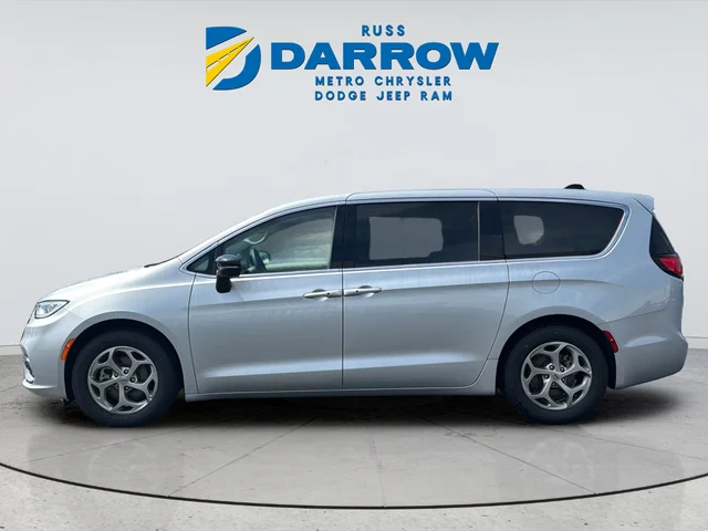 Used 2024 Silver Chrysler Limited image 2
