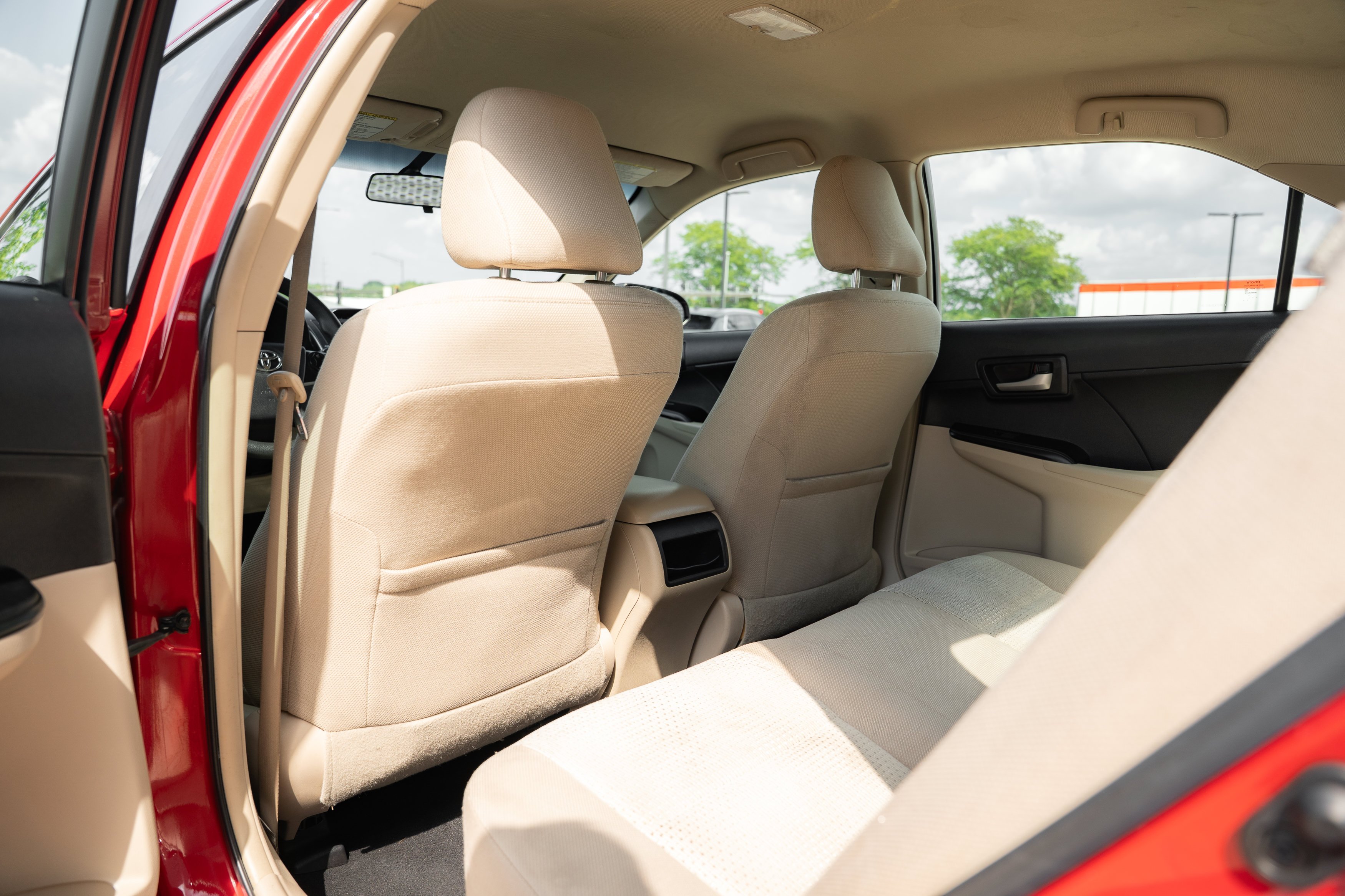 Used 2014 Barcelona Red Metallic Toyota LE image 21