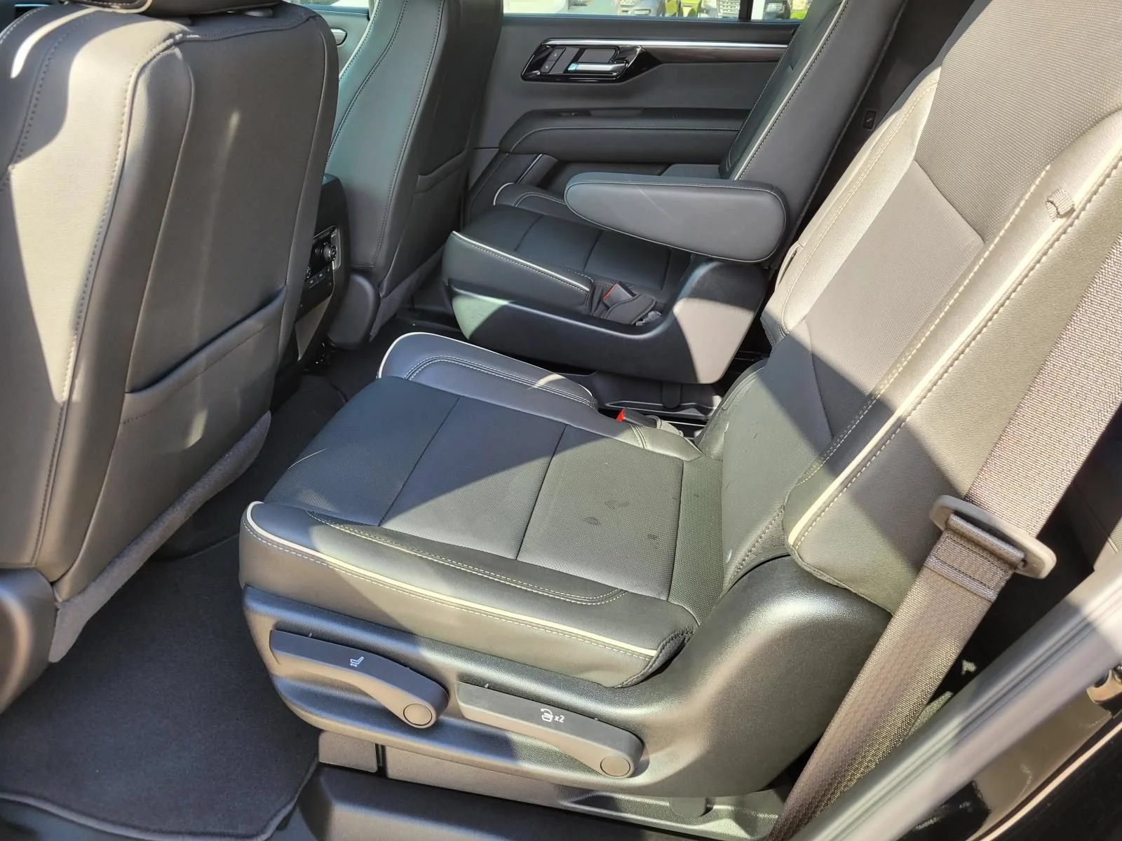 2026 Chevrolet Tahoe Premier - Photo 11
