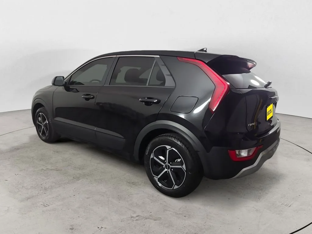 Used 2023 Black Kia LX image 3