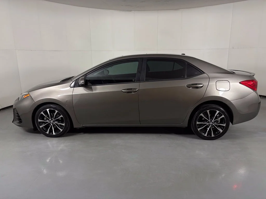 Used 2018 Gray Toyota SE image 6