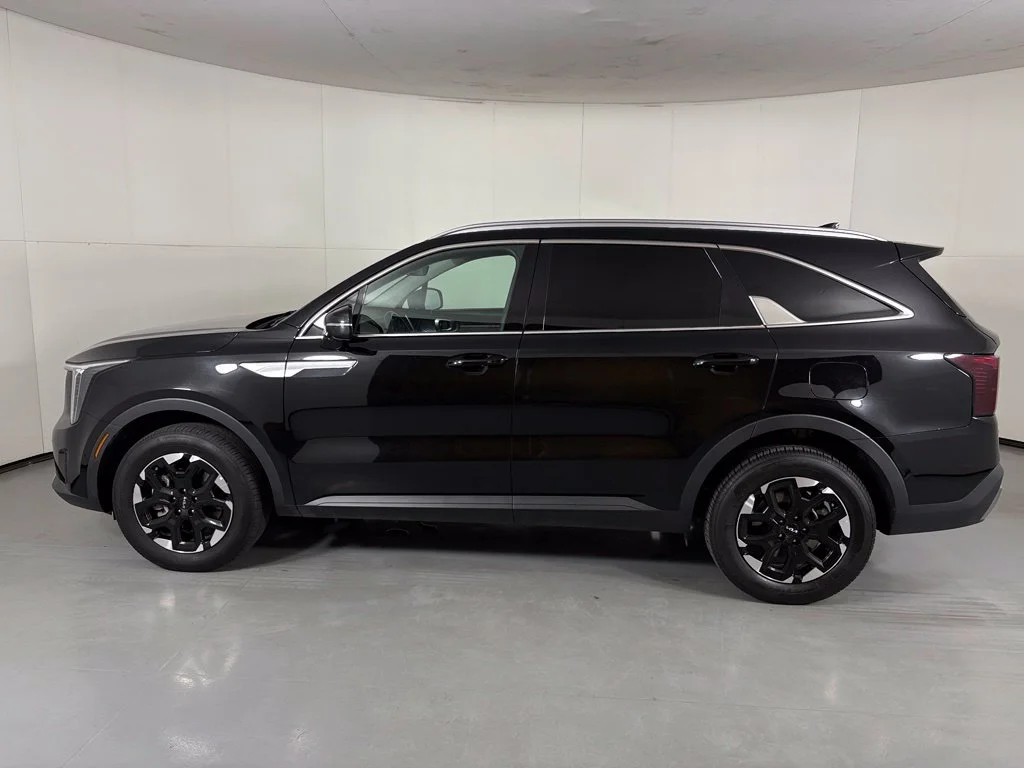 Used 2024 Black Kia S image 5