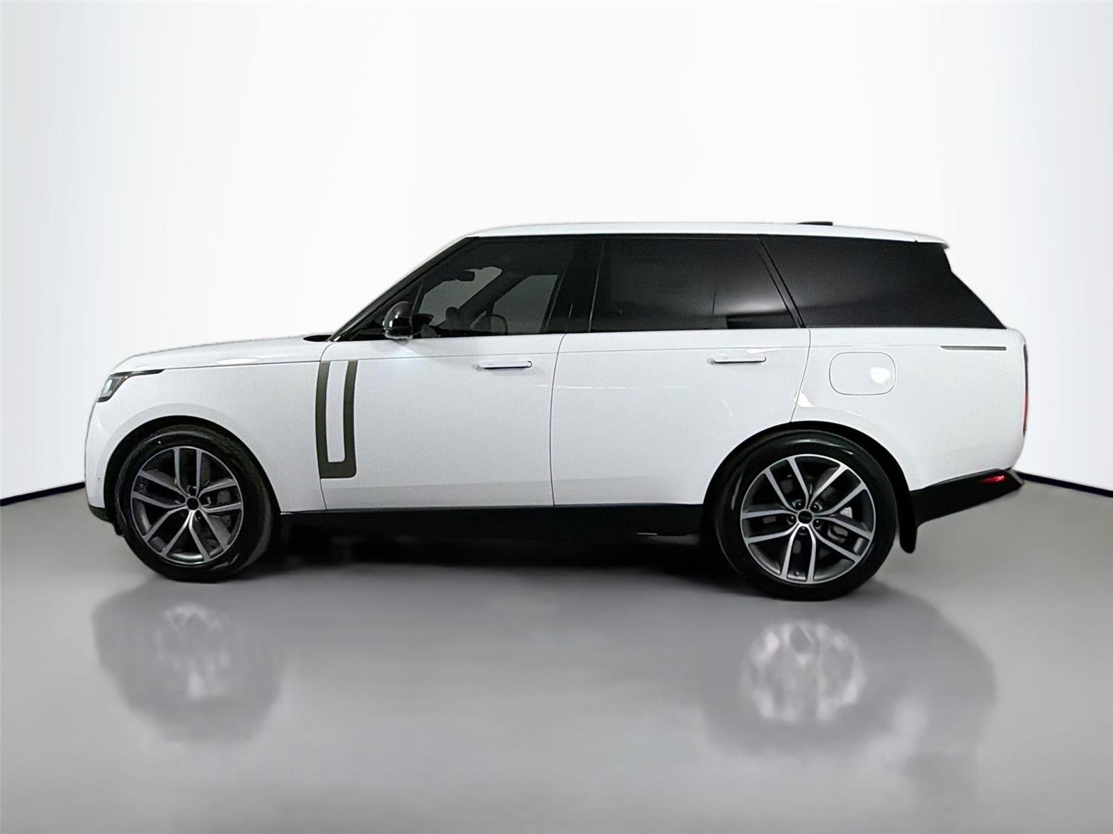 2026 Land Rover Range Rover SE - Photo 8