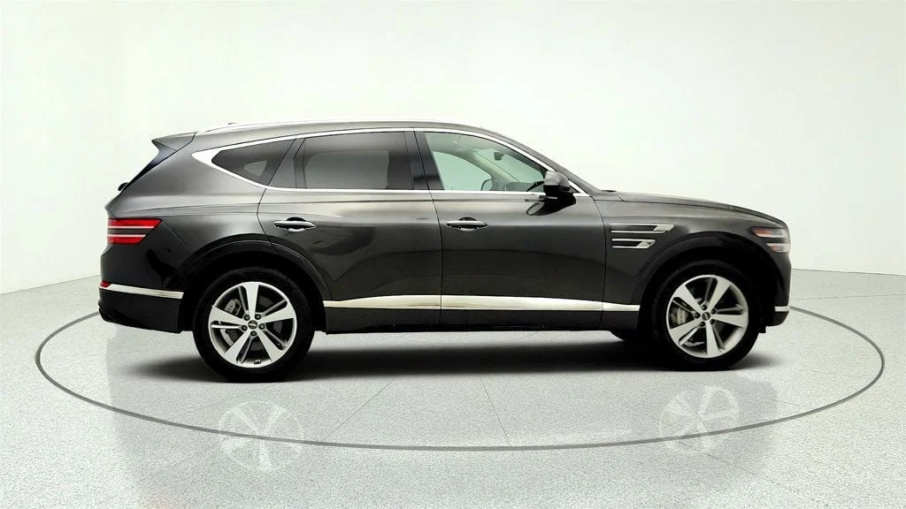 Used 2024 Makalu Gray Genesis 2.5T AWD w/ Advanced Package, Roof Rack & Illuminated Sills image 4