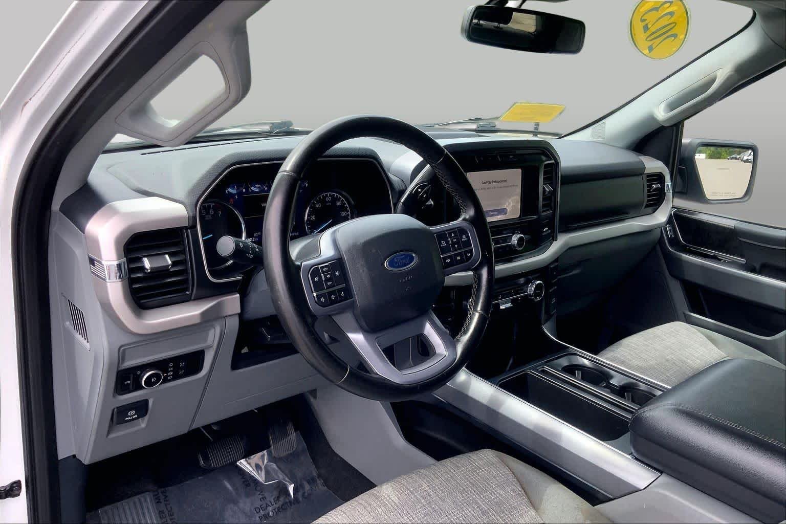 Used 2023 Oxford White Ford XLT image 18