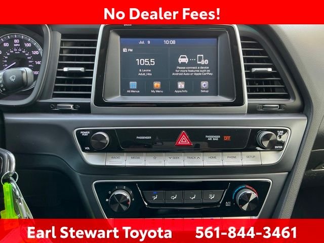 Used 2018 White Hyundai SE image 33