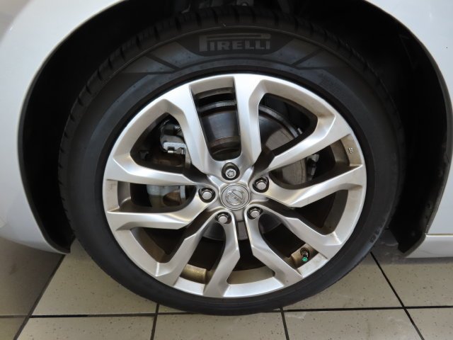 Used 2014 Brilliant Silver Metallic Nissan Base image 15