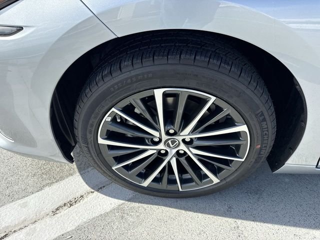 2025 Lexus ES 350 - Photo 10