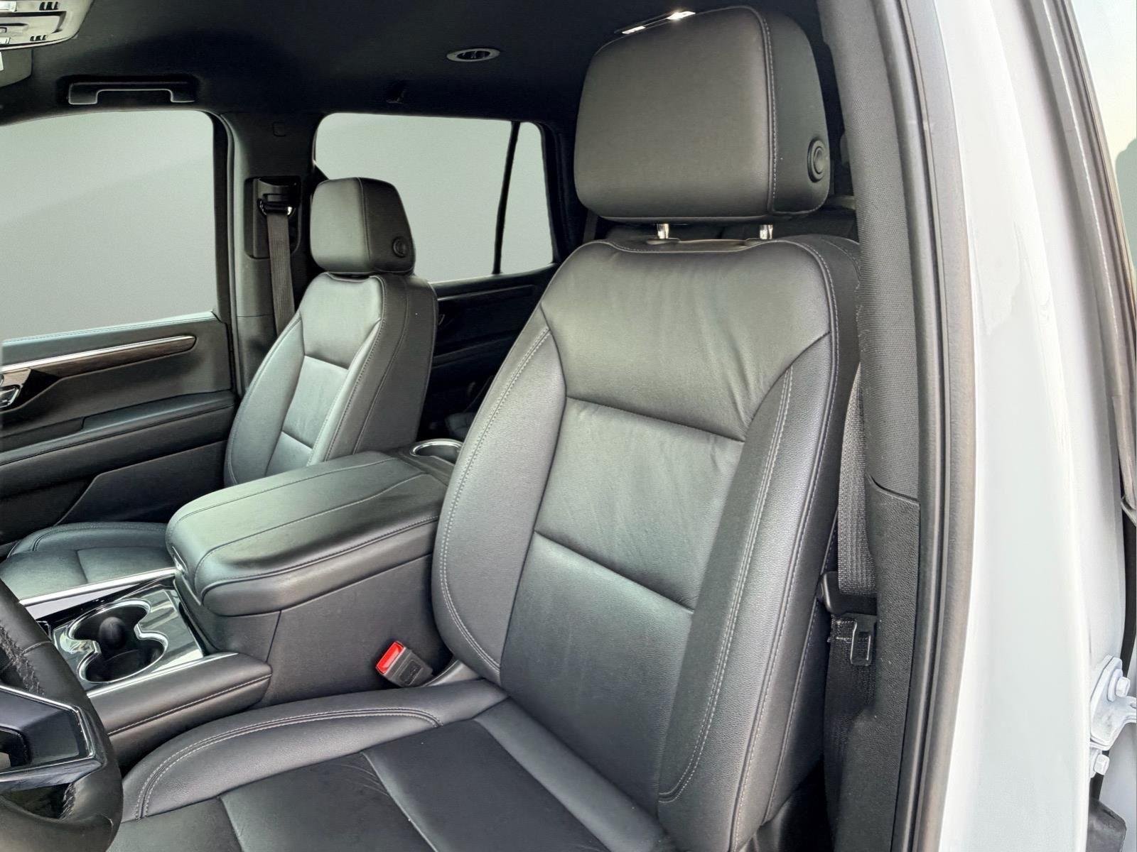 Used 2025 Summit White Chevrolet LT image 18
