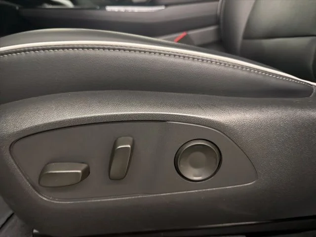 Used 2025 Summit White Buick Preferred image 13