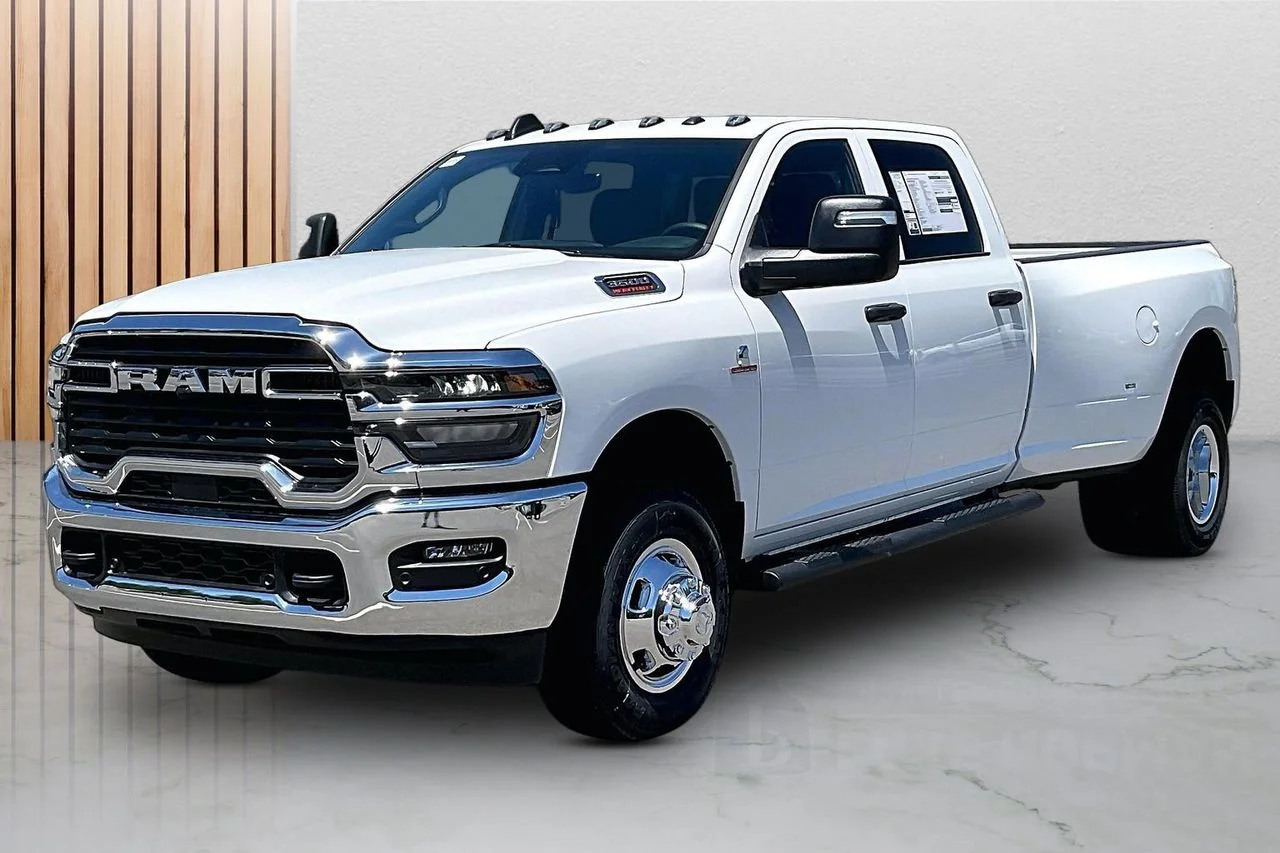 New 2026 Bright White Clear-Coat Exterior Paint RAM Tradesman image 4
