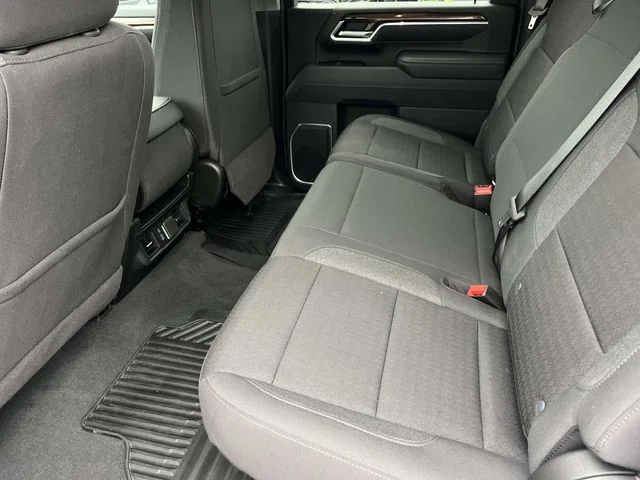 Used 2025 White Chevrolet LT image 17