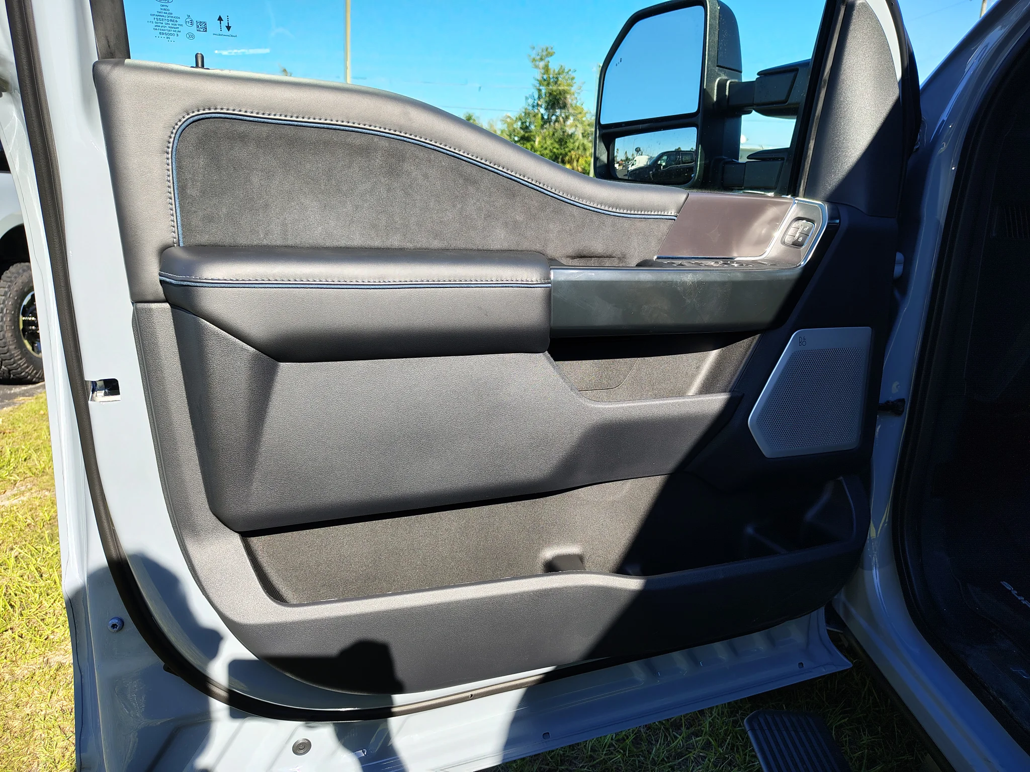 New 2027 Glacier Gray Metallic Tri-Coat Ford F-350® Platinum® image 16