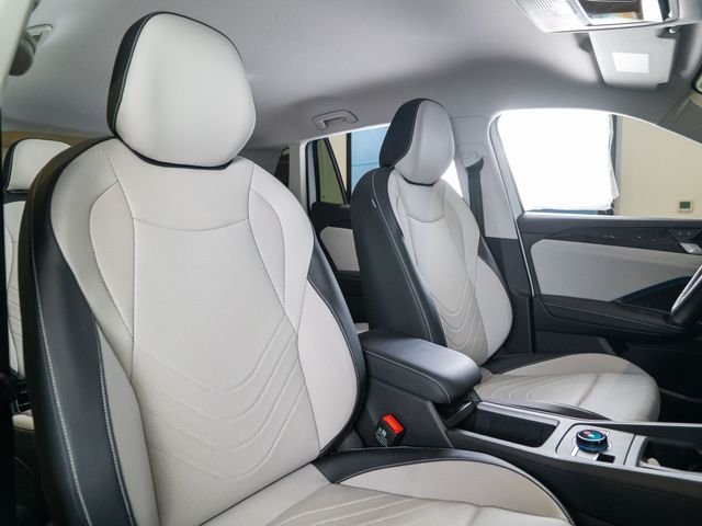 2025 Volkswagen Tiguan SE - Photo 13