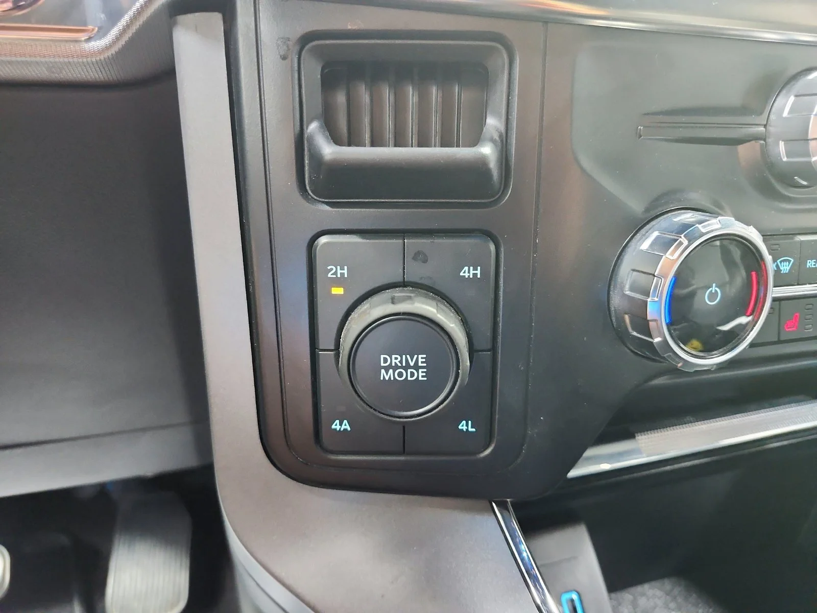 Used 2024 White Ford Lariat image 19