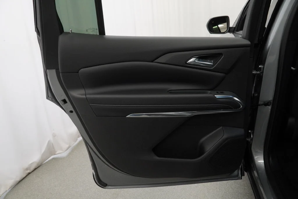 New 2027 Sterling Gray Metallic Chevrolet LT image 33