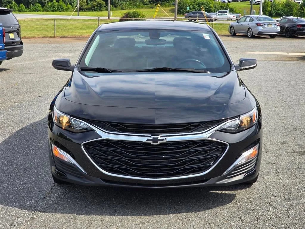 Used 2022 Mosaic Black Metallic Chevrolet RS image 22