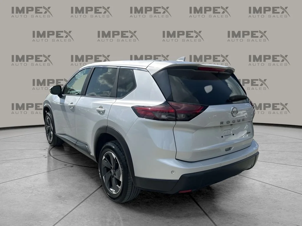 Used 2025 Silver Nissan SV image 3