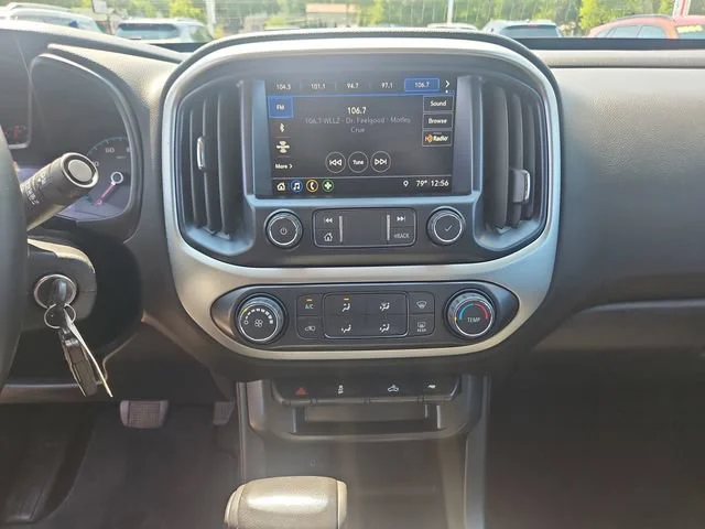 Used 2019 SHADOW GRAY METALLIC Chevrolet 4WD LT image 19