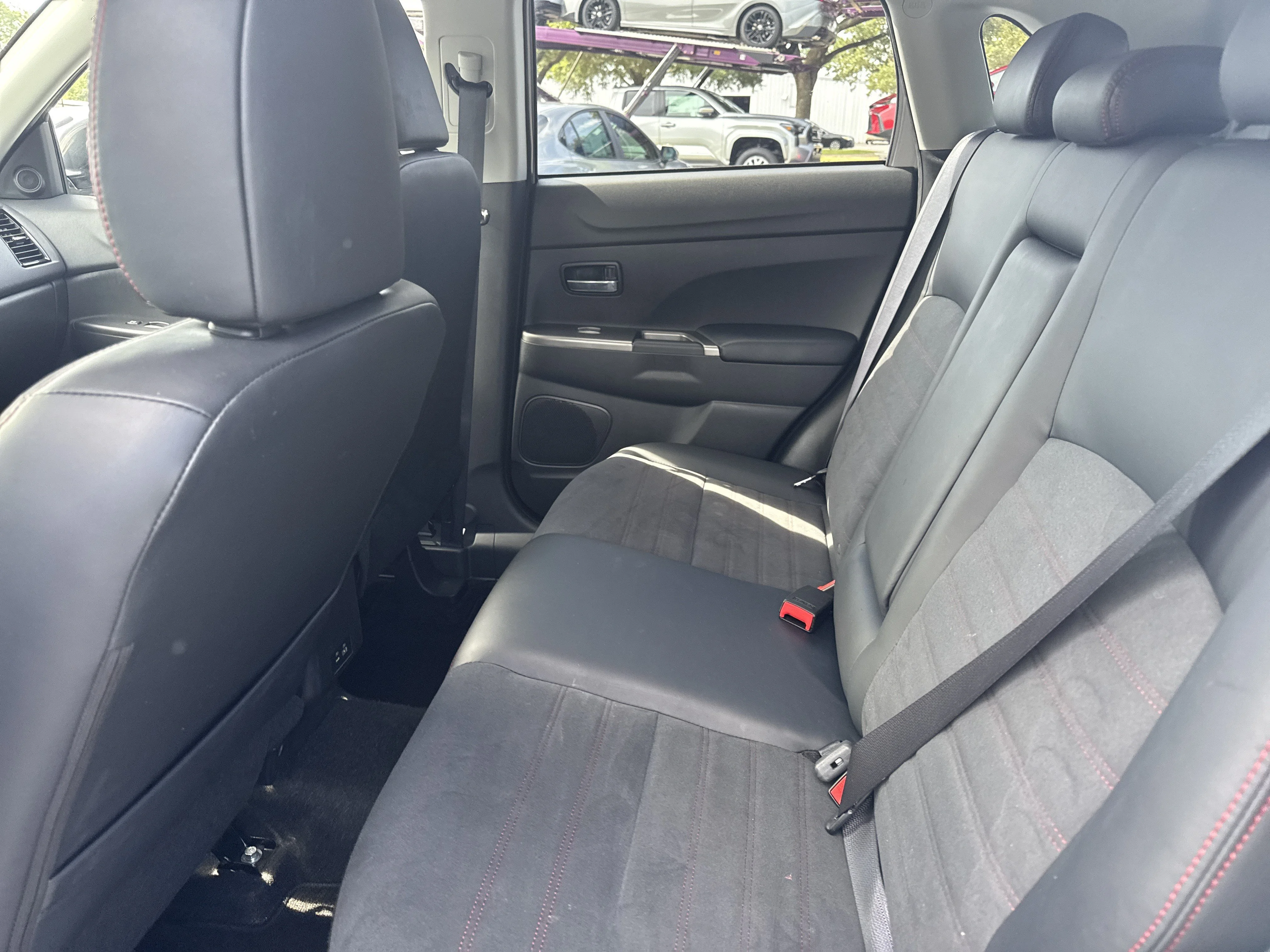 Used 2025  Mitsubishi 2.0 ES image 27