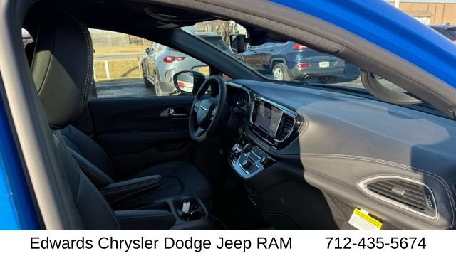 2026 Chrysler Pacifica Select - Photo 40