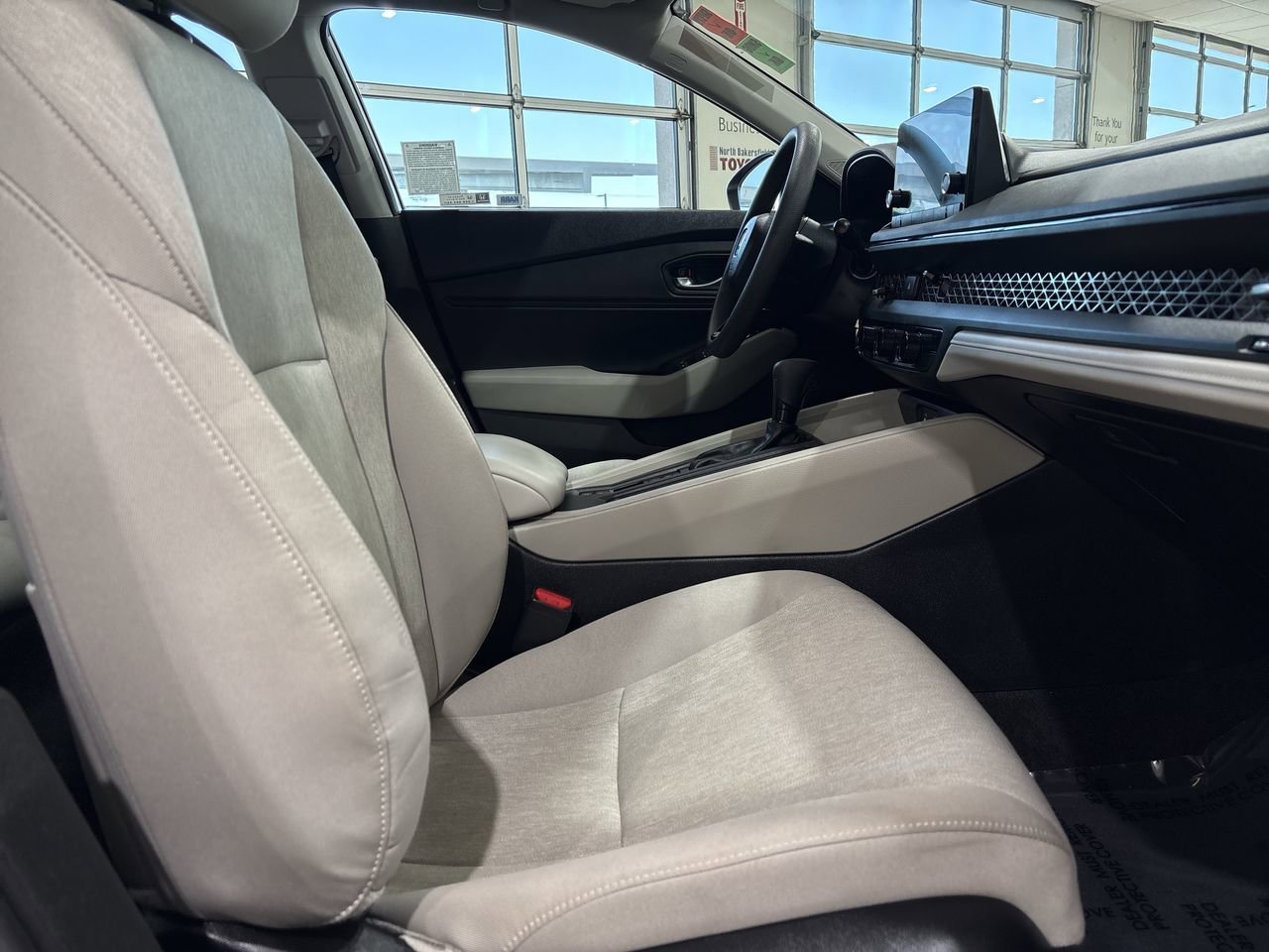 Used 2024 White Honda EX image 25