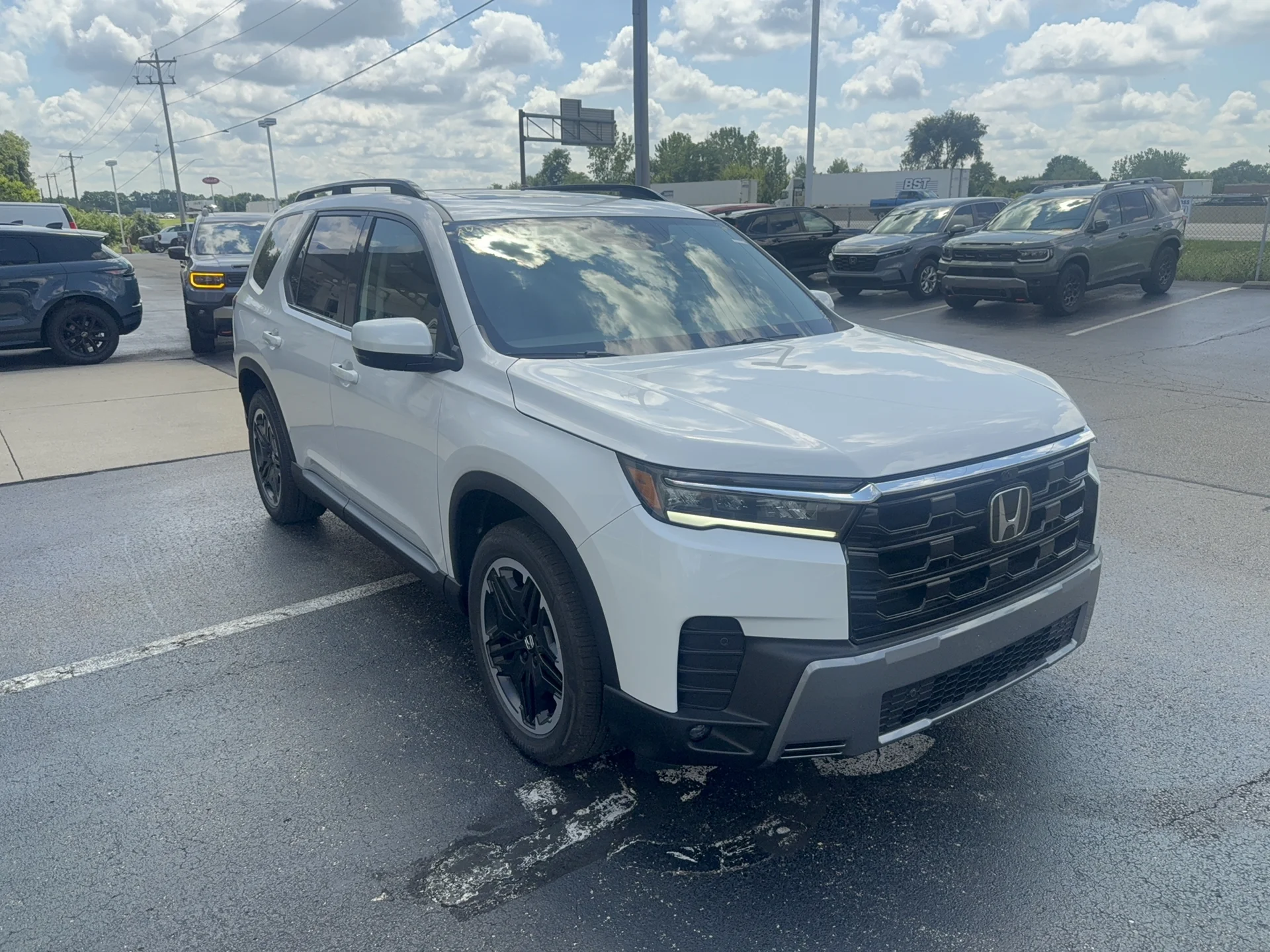 New 2026 Platinum White Pearl Honda Touring Blackout image 3