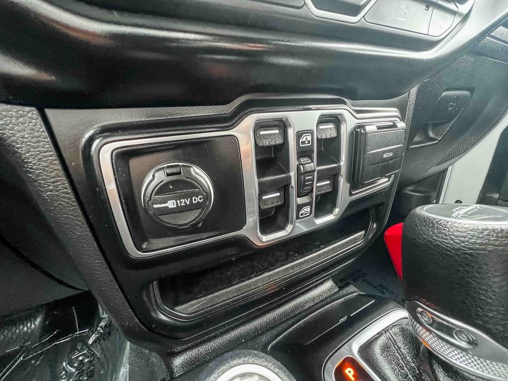 Used 2023 White Jeep Overland image 25