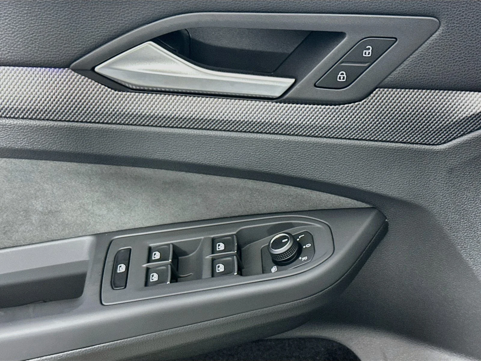 Used 2026  Volkswagen S image 18