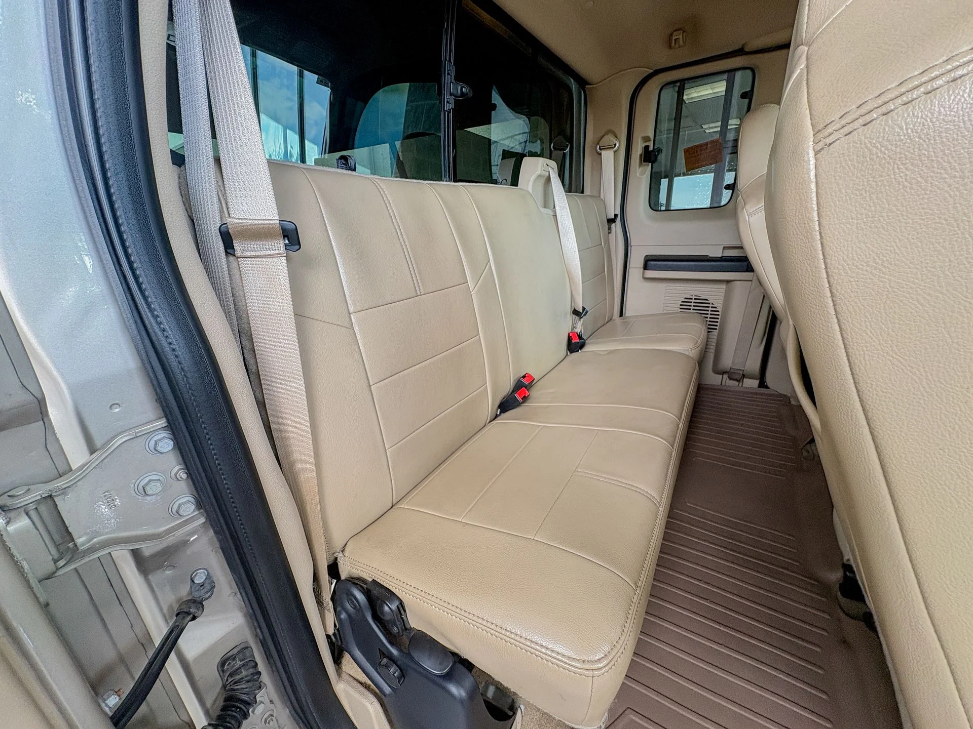 Used 2008 Gold Ford Lariat image 26
