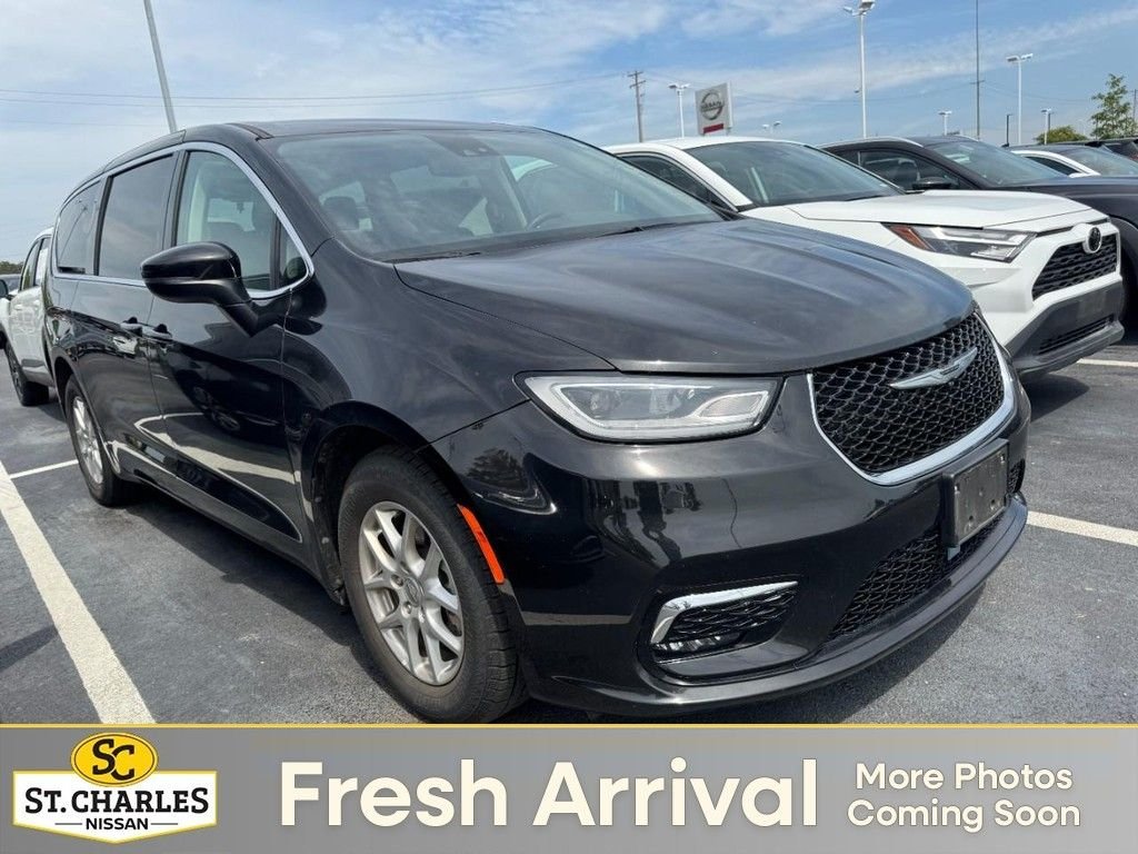 Used 2023 Black Chrysler Touring L image 1
