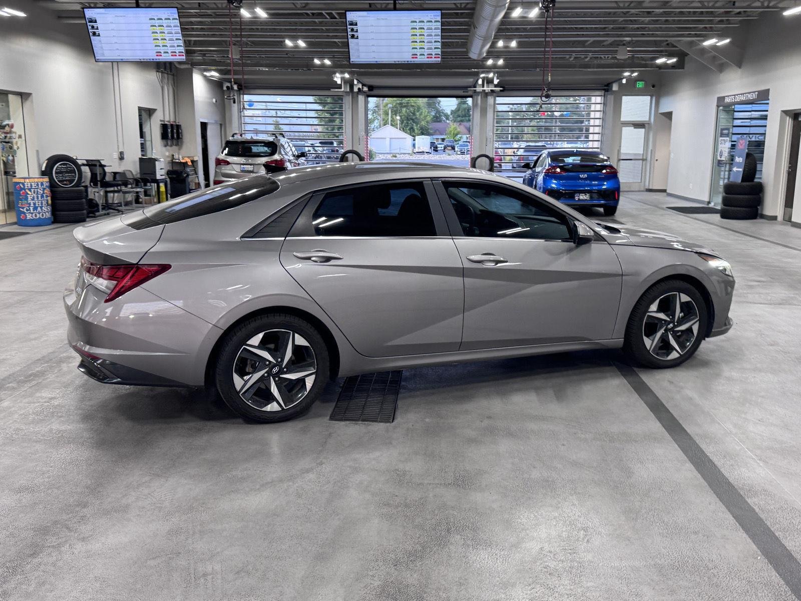 Certified Used 2023 Fluid Metal Hyundai Limited image 11
