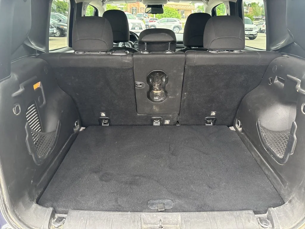 Used 2018 Blue Jeep Latitude image 38